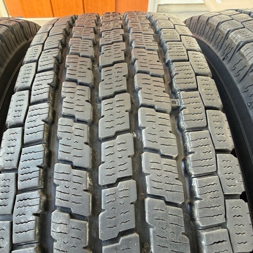 195/80R15 107/105L LT ヨコハマ スタッドレスタイヤ ice GUARD iG91溝有 ハイエース キャラバン 車