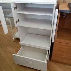★リユースのサカイつくば店★TK7034  食器棚小 ホワイト H108×D40×W58 クリーニング済みの画像