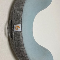 エルゴベビー　授乳枕　グレーの画像