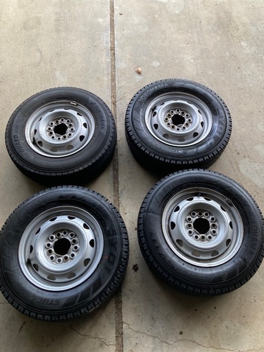 12インチの軽トラック用マルチホイール付きスタッドレスタイヤ4本