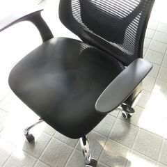 2-15　未使用/新品　在庫３脚　 オフィスチェア ハイバック 跳ね上げ式 アームレスト ヘッドレスト メッシュ ランバーサポート ロッキング デスクチェア 椅子 チェア 学習椅子 ブラックの画像