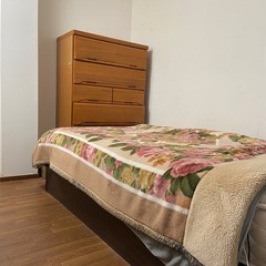 台東区の三ノ輪駅から徒歩7分です。日当たりの良い10畳の部屋