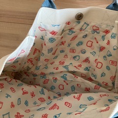 ハローキティ　ドラえもん　コラボトートの画像