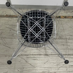 【直接引取限定】Herman miller ハーマンミラー チャールズ＆レイ・イームズ デザイン イームズワイヤーチエア（DKR）の画像