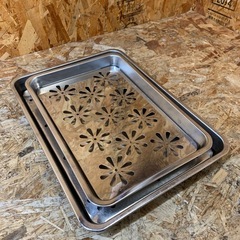 C(7618) ウォーターコランダー 大中サイズ 2個セット ステンレス 赤川器物製作所 水切り盆 厨房用品 飲食店 店舗用 調理用品 中古の画像