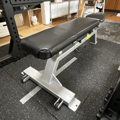 ゴールドジムのトレーニングベンチの画像