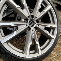 美品　希少　タイヤ8分以上　BMW純正 Mライト・アロイ・ホイール・Vスポーク・スタイリング　X1 X2 M351　(8.0Jx20 IS:50) 225/40R20　の画像