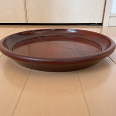 お盆 木製 木目 赤茶色 トレイ 円形の画像