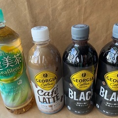 ①コカコーラ爽健美茶ジョージアCoffeeブラックカフェラテの画像