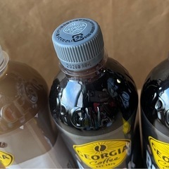 ①コカコーラ爽健美茶ジョージアCoffeeブラックカフェラテの画像