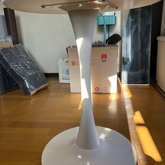 円形テーブルの画像