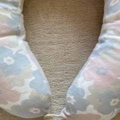 赤ちゃん　授乳クッションの画像