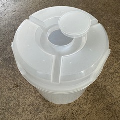 プラスチック製容器　蓋付き　バケツ　
12個セット　の画像