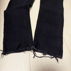 スキニーパンツ 切りっぱなしの画像