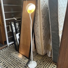 IKEA フロアライト　ランプ　ホワイトの画像