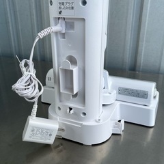 Y28◇アイリスオーヤマ◇スティッククリーナー◇2024年製◇ハンディ◇スタンドつき◇SCD-P2P-Wの画像