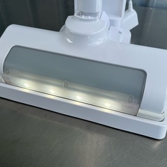 Y28◇アイリスオーヤマ◇スティッククリーナー◇2024年製◇ハンディ◇スタンドつき◇SCD-P2P-Wの画像