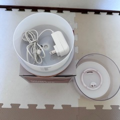 MUSON (ムソン) のアロマディフューザー（500ml）です。 LEDライトや安眠音楽も内蔵されている多機能なタイプです。 の画像