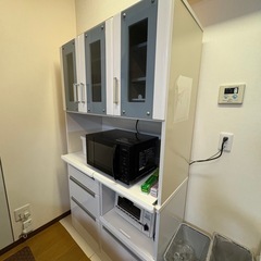 食器棚の画像