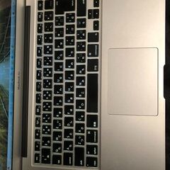 「MacBook Air 13インチ Mid 2013 MD760J/A (Core-i5/4GB/128GB)」 Core i5搭載 /メモリー4GB / SSD-128GB / MacOS(Sequoia15.6.1版－Patcher利用) ＋Office2019＋iMovie（10.4.3版）とWindows11(最新25H2版)＆OfficeProPlusの選択起動可能 / Webカメラ / Bluetooth / USB3.0 / 無線LANの画像