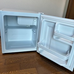 【ほぼ美品】小型冷蔵庫の画像