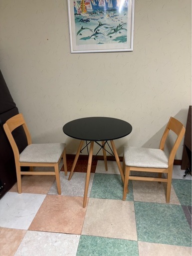 ダイニングテーブルと椅子セット