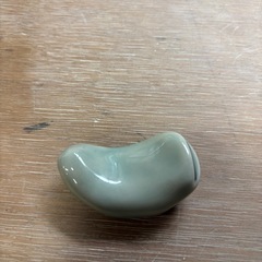 砥部焼　箸置き　そら豆の画像