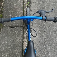 ＜美品＞トイザらス・AVIGO・トレーニングバイク青の画像