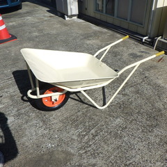 ネコ車　一輪車　中古　タイヤ新品に交換　塗装したばっかし　1台目の画像