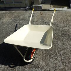 ネコ車　一輪車　中古　タイヤ新品に交換　塗装したばっかし　1台目の画像