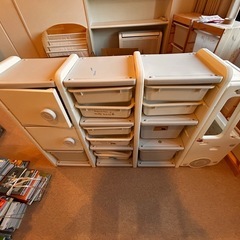 プラスチックキッズ用収納棚の画像