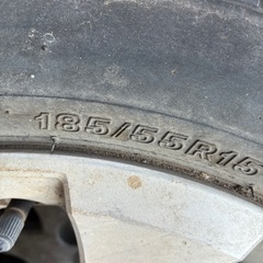 タイヤ3本の画像