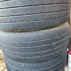タイヤ3本の画像