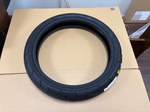 前輪110/70-17M/C 54H 後輪140/70-17M/C 66H