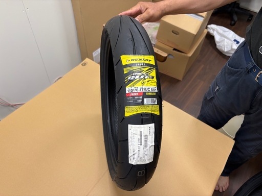 前輪110/70-17M/C 54H 後輪140/70-17M/C 66H