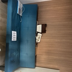 ソファとシングルベッドの画像