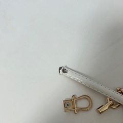 【おまとめ割可】ジャンク品　白ベルト　金具ゴールドの画像
