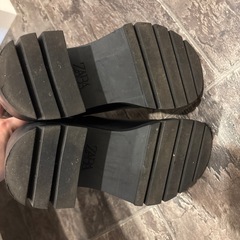 ZARA サイドゴアブーツ トラックソールの画像