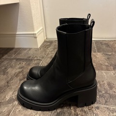ZARA サイドゴアブーツ トラックソールの画像