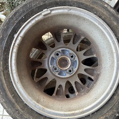 タイヤ3本の画像