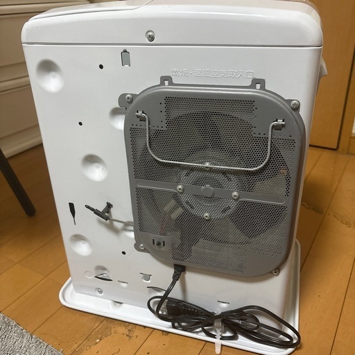 石油ファンヒーターと灯油ポリタンク