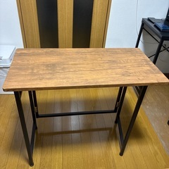 折りたたみデスクの画像