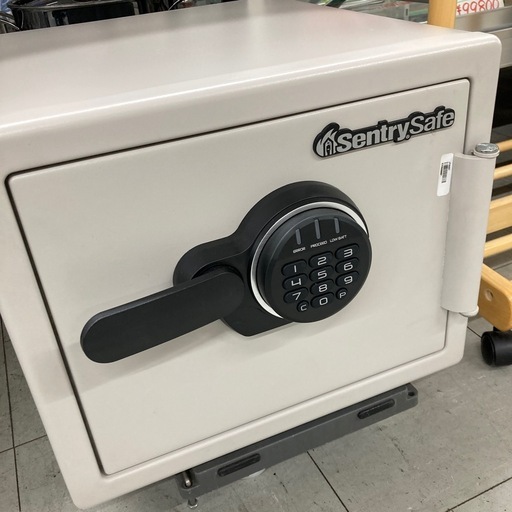 セントリーセーフ　テンキー式耐火金庫　JF082ET