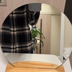 IKEA 丸型卓上鏡
の画像