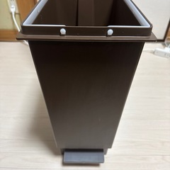 ゴミ箱
の画像