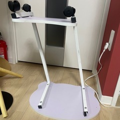 サイドテーブル、歪んでいますの画像