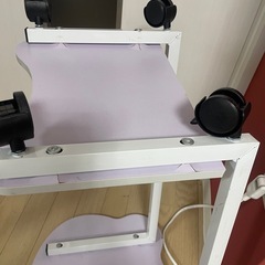 サイドテーブル、歪んでいますの画像