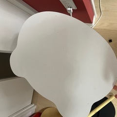 サイドテーブル、歪んでいますの画像