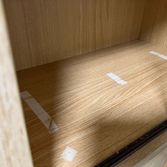ガラス戸付き棚の画像