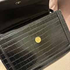 バッグ ショルダーバッグ チャーム付き ブラック ふわふわの画像